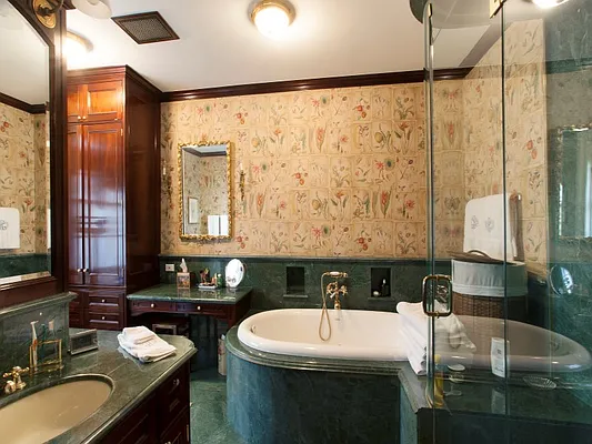 Sold by Sotheby's International Realty | media 18