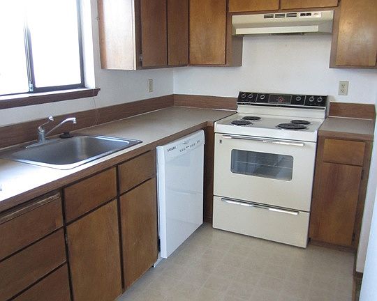 4th image of 241 NE Birch Ave APT H