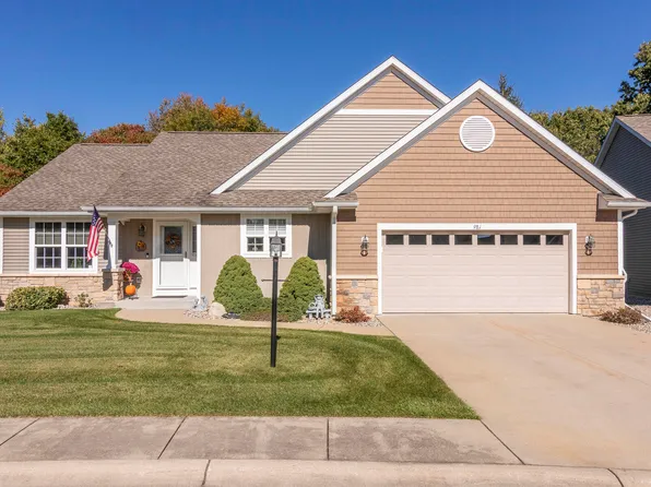 981 Coral Springs Dr, Portage, MI 49002