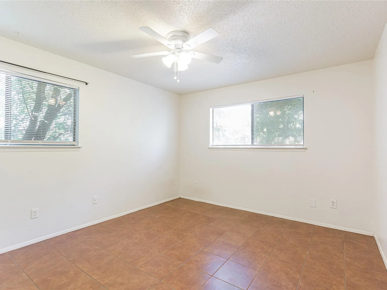 2 bed, 1.0 bath, 1070 sqft, $1,400 — Photo 4