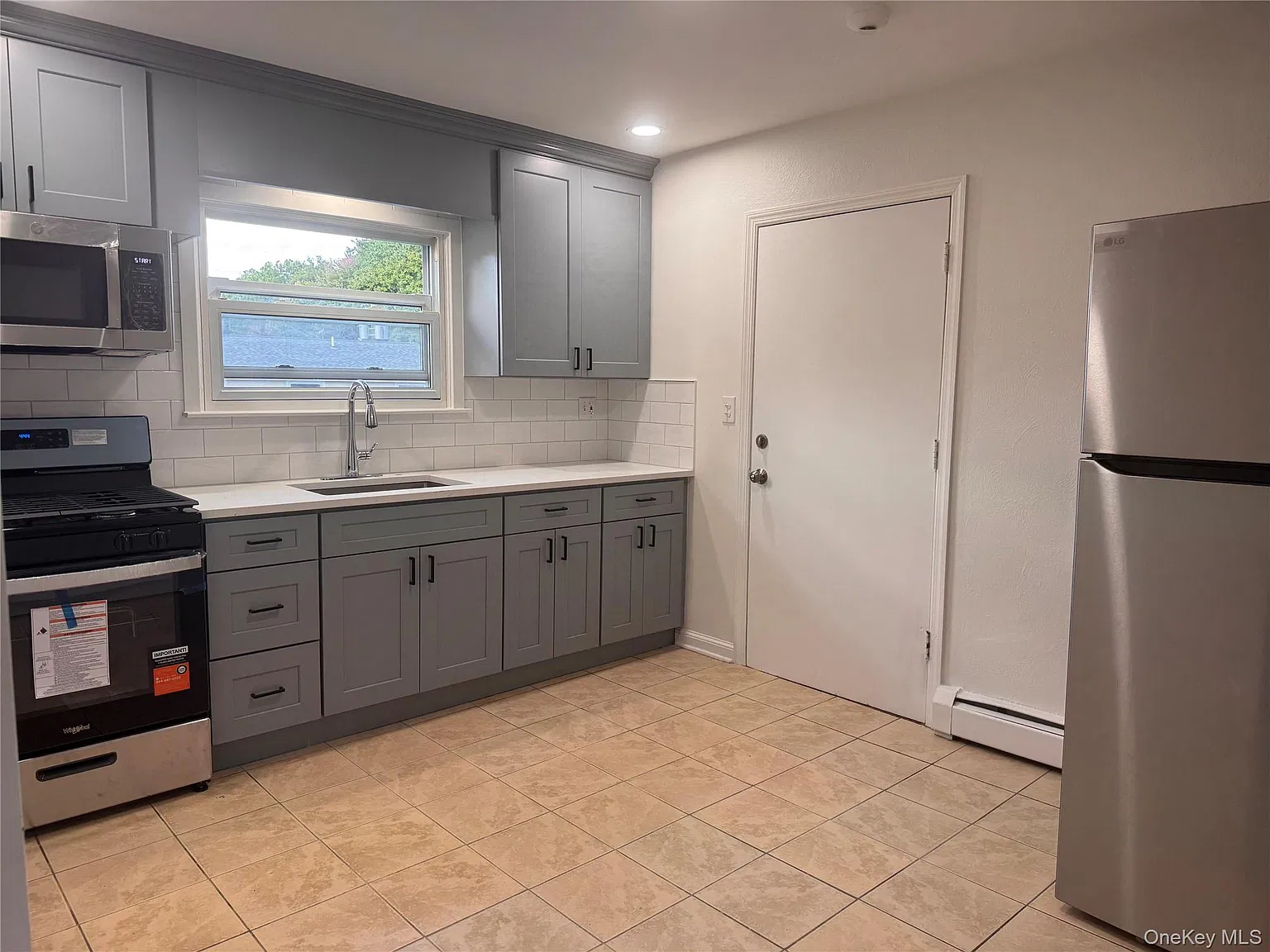 2 bed, 1.0 bath, 1000 sqft, $2,500 — Photo 3