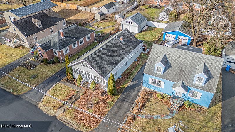 3rd image of 46 Hillcrest Avenue