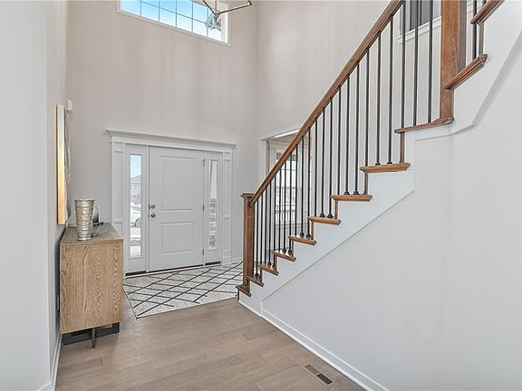 5th image of 2740 W Park St