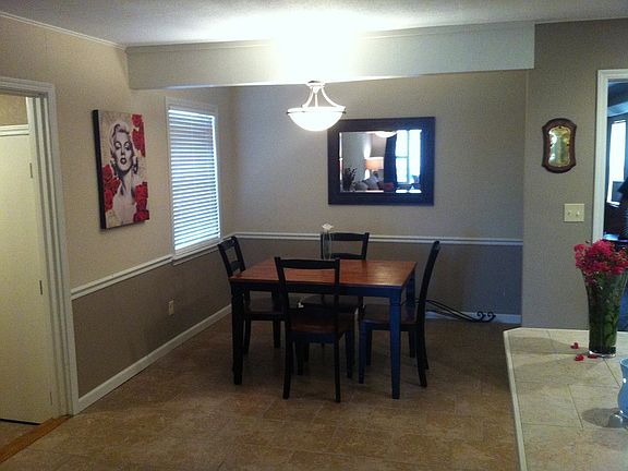 5th image of 909 Henshaw Ave