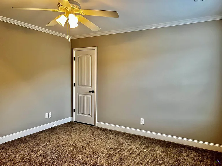 609 Cannock Ct — Photo 35