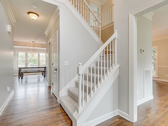 3rd image of 266 Rivermont Cir