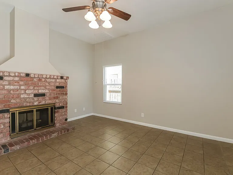 526 Dutchman Ave — Photo 7