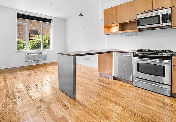 4th image of 330 E 119th St #2D