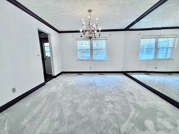 5th image of 106 Belmont Dr