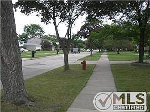 3rd image of 21495 Independence Dr