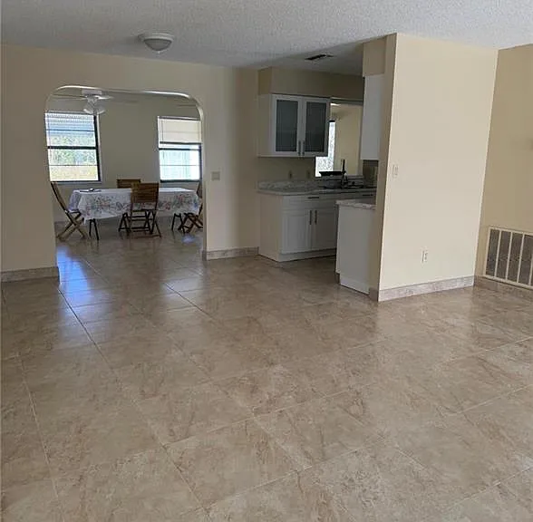 908 Primrose St — Photo 4