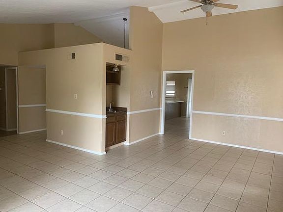 3rd image of 2804 Carnaby Ln