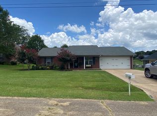 406 Fair Oaks Dr, New Albany, MS 38652