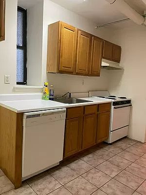 1st image of 4 Manhattan Ave #L
