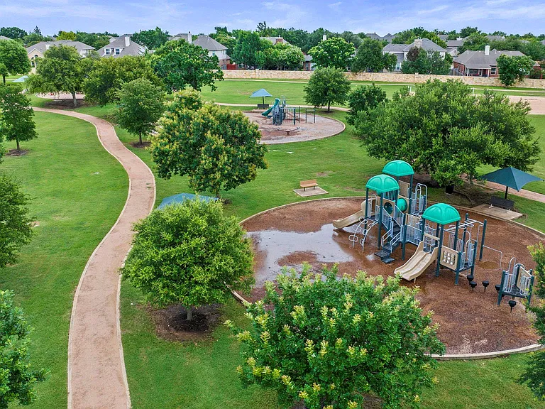 9424 Castle Pines Dr — Photo 34