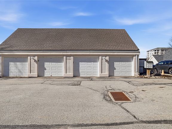 4th image of 7 Ridgemead Fields Dr