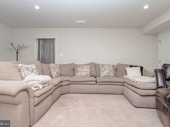 4th image of 3014 Shaws Rd