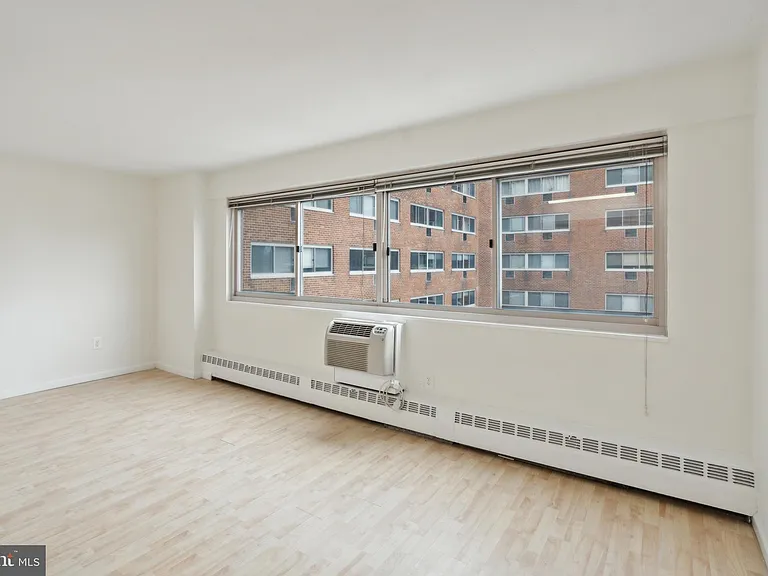 2101 Chestnut St #1102 — Photo 1