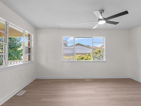 5th image of 5511 Maple St