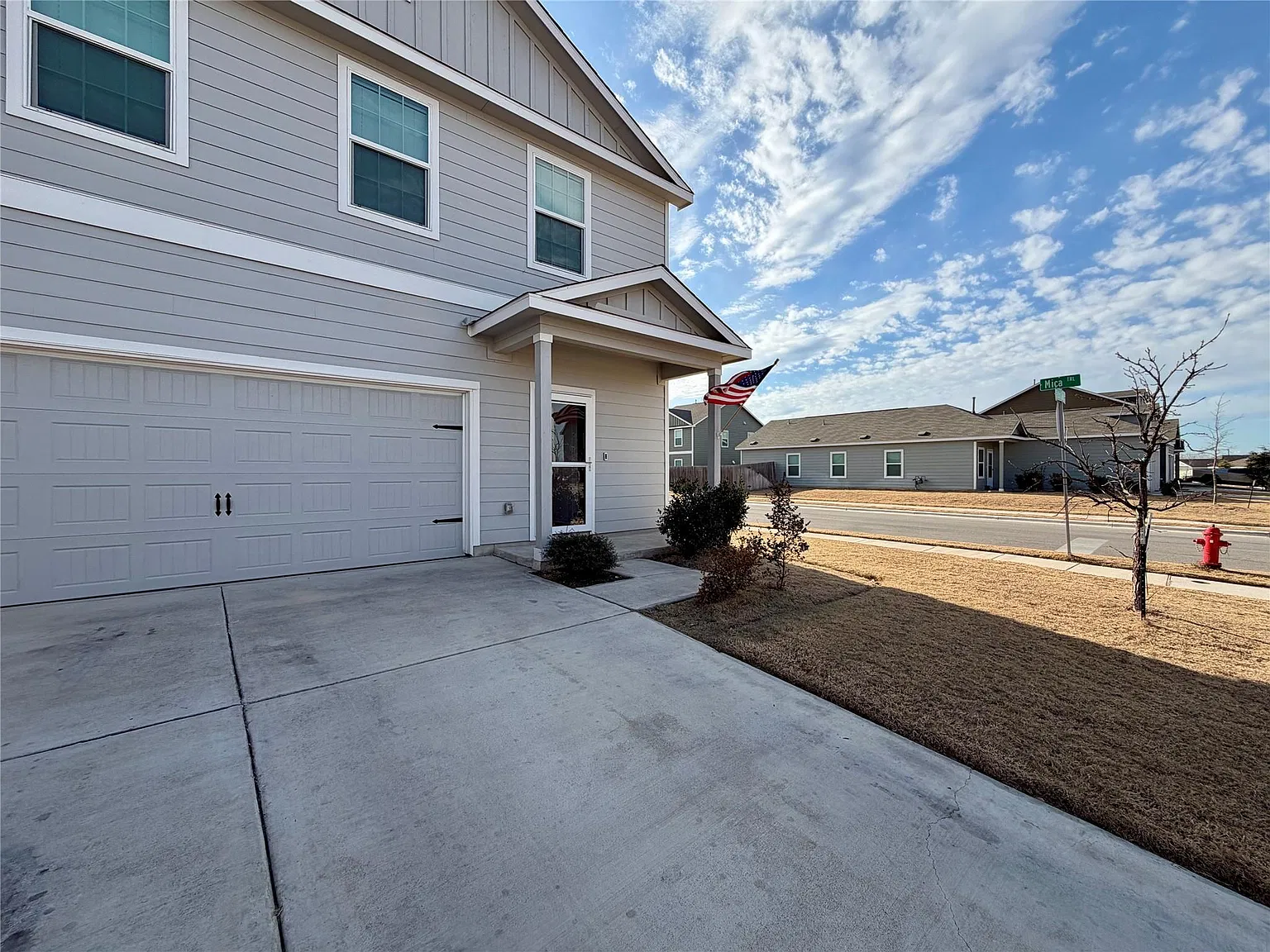 4 bed, 2.5 bath, 1984 sqft, $1,950 — Photo 2