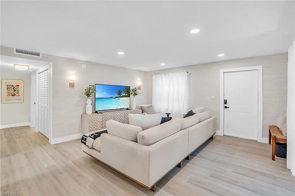 2 bed, 2.0 bath, 1249 sqft, $7,000 — Photo 3