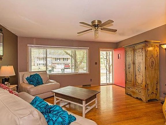 3rd image of 9026 Mastin St