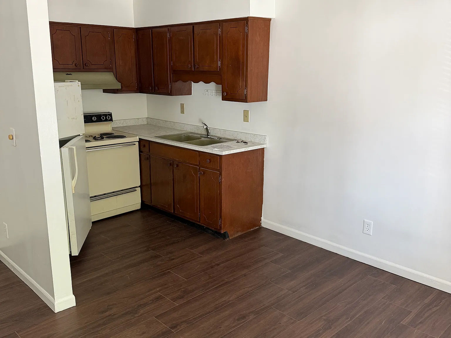 2 bed, 700 sqft, $850 — Photo 2