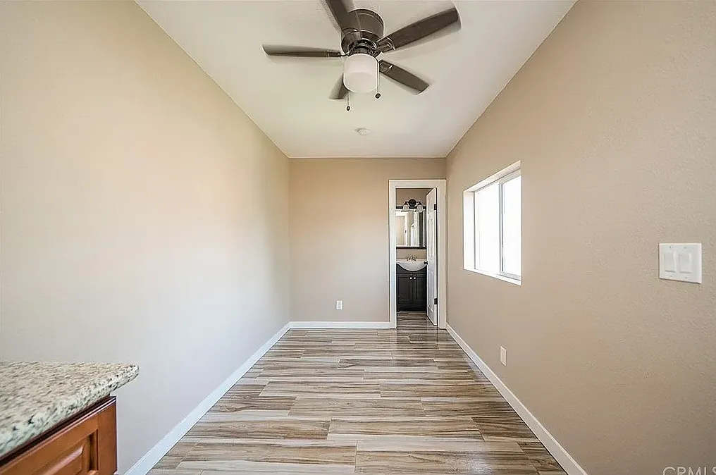 Studio, 300 sqft, $1,100 — Photo 4