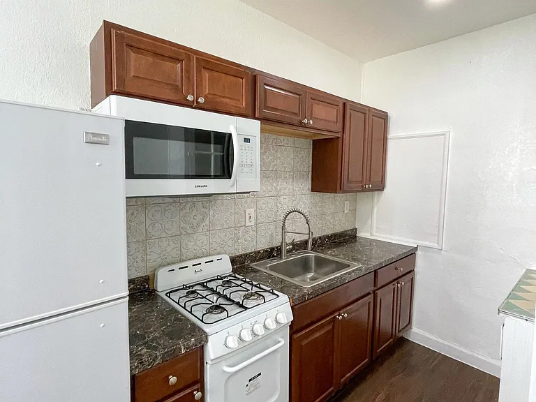 114 Menores Ave #7 — Photo 6