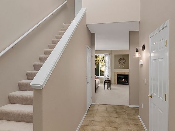 3rd image of 960 Lynnwood Ct SE Unit 1025