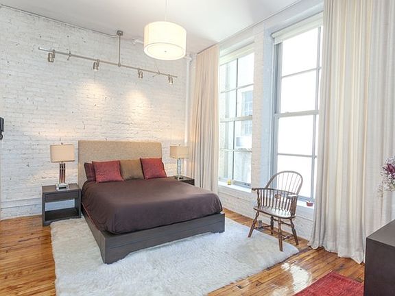 5th image of 55 E 11th St