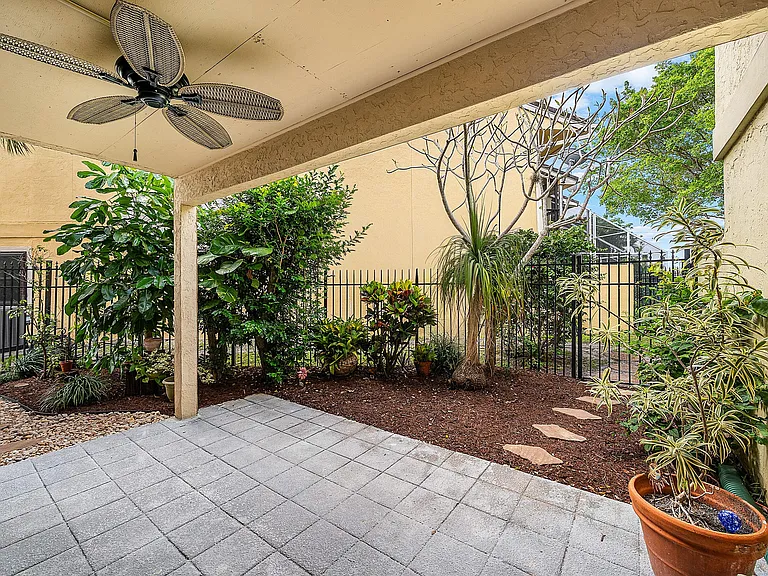 5664 Santiago Cir — Photo 46