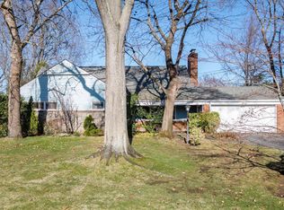 139 Andover Rd, Roslyn Heights, NY 11577