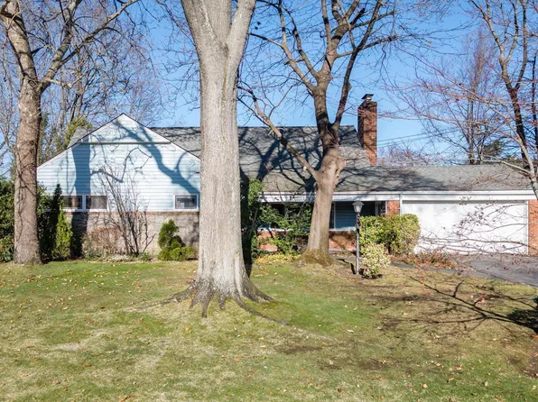 139 Andover Road, East Hills, NY 11577