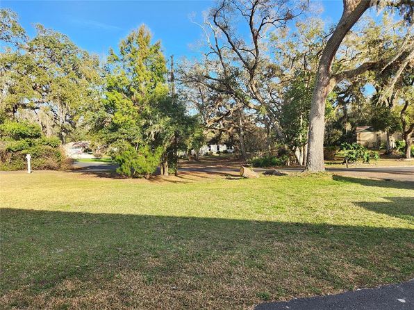 5059 Mockingbird Dr, Dade City, FL 33523
