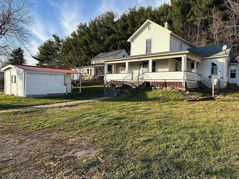 252 E Main St — Photo 10