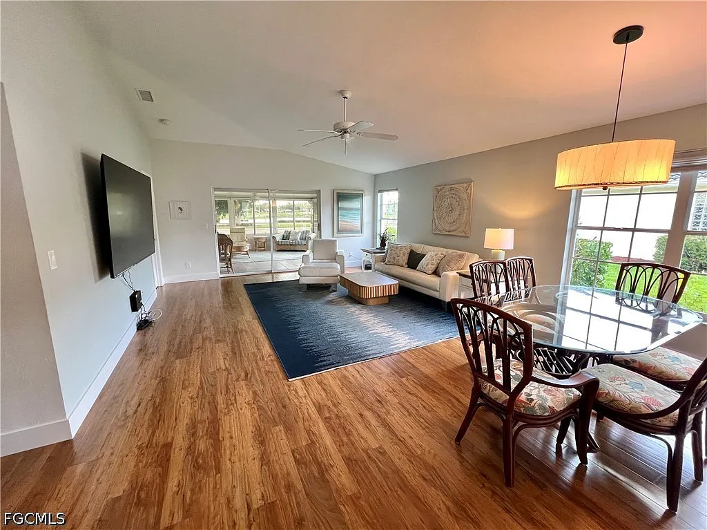 2 bed, 2.0 bath, 1229 sqft, $4,000 — Photo 3