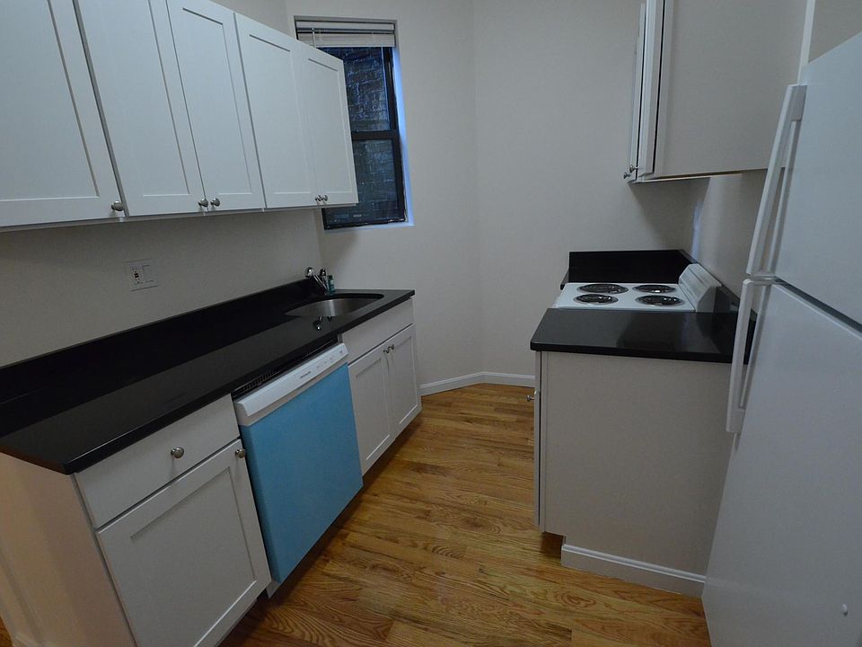 2nd image of 43 Westland Ave #Penthouse 2