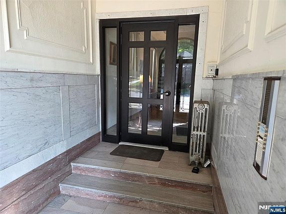 4th image of 22 Seymour St APT 6
