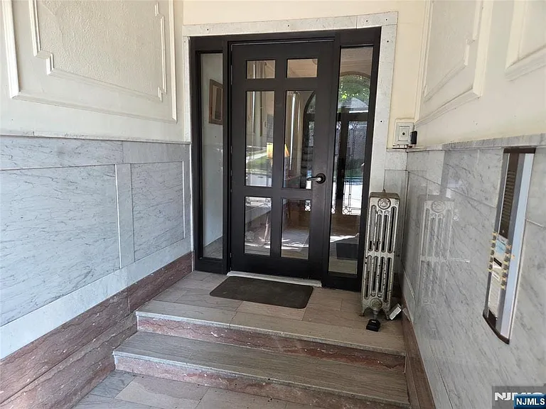 22 Seymour St #6 — Photo 4