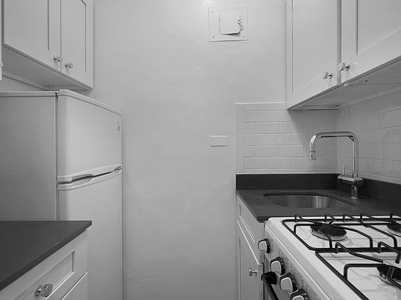 4th image of 253 W 72nd St APT 1607