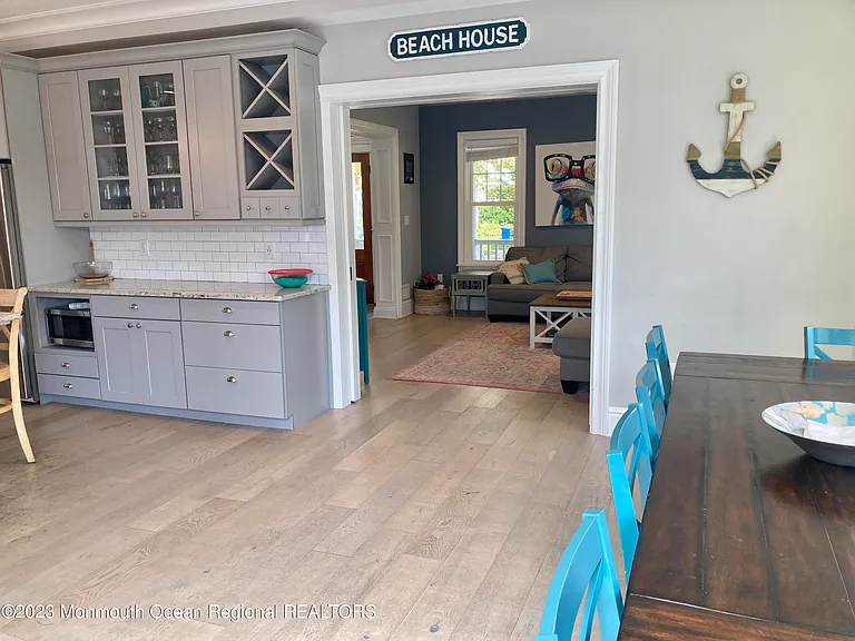 600 6th Ave — Photo 12