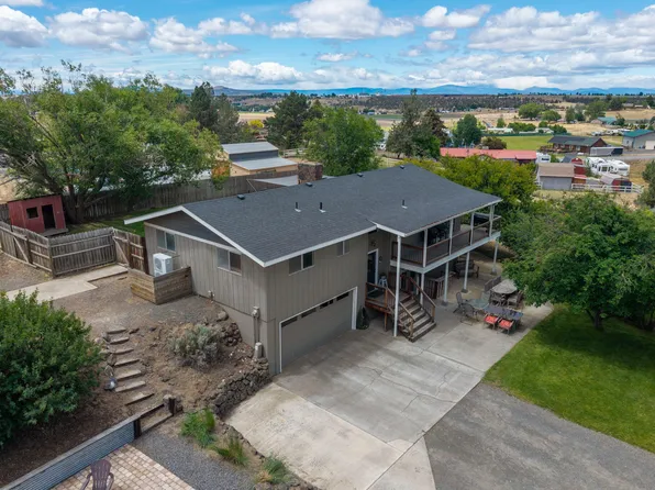 1561 NE Hilltop Ln, Madras, OR 97741