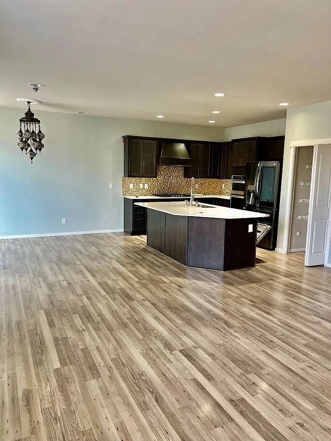 5 bed, 2.5 bath, 2692 sqft, $3,750 — Photo 2