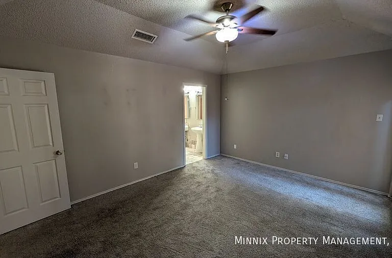 3409 103rd St — Photo 17