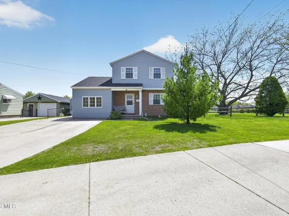 35 Santus Dr, Rossford, OH 43460