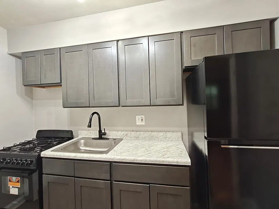121 Forest Ave #10D