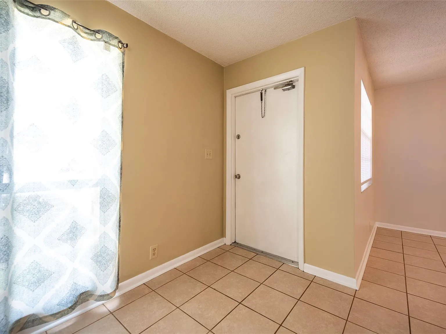 3 bed, 2.0 bath, 1383 sqft, $2,750 — Photo 4
