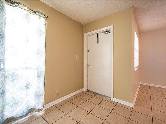 4th image of 930 Mandarin Isle
