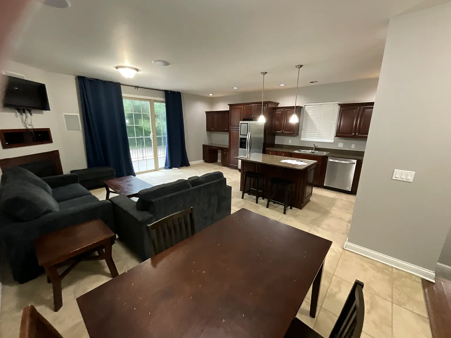 4 bed, 3.5 bath, 2300 sqft, $5,600 — Photo 4